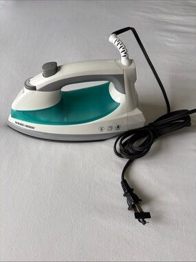 Black & Decker Iron in Teal and White
